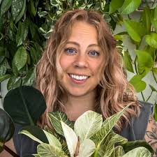 慢，是为了走稳；静，是为了看清； 不快不慢，不声不响， 在刚刚好的节奏里，把自己打造成答案。