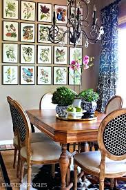People always love a traditional yet classic black and here is another black accent wall that actually has this mirror or circular decor that accents the entire wall. Dining Room Wallpaper Accent Wall 682x1024 Wallpaper Teahub Io