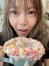 在原宿竹下通跟著109辣妹帶著小兒跟著下樓大頭貼機回味高中時最愛和好友們拍大頭貼裡面超大超多機台的