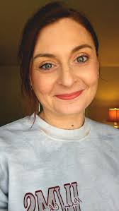 RUUUN! This CG Lipstick is 71% off right now! It has moisturizer in it,  too! Loving the bold color! (AD) 🔗⤵️