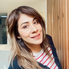 Todo empezó cuando le acepte la cita al wey dificil de ver aferrado que  siempre rechace, él empezó a intentar ligarme y cuando lo acepte, siguió  igual, pero después nos embarazamos y