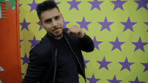 En twitter se volvieron virales las fotos del youtuber agarrándose su miembro viril mientras. Yair Rodriguez Gif By Nickelodeon At Super Bowl Find Share On Giphy