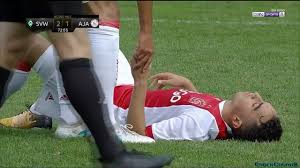 Abdelhak nouri vs werder bremen. Abdelhak Nouri From Afc Ajax Collapses On Pitch Youtube