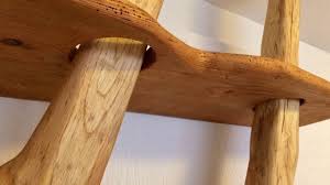 Sie können aus metall oder holz sein, rollen oder standfüße haben, schlicht und elegant oder aufwendig verziert sein. Baum Garderobe Unikat Design Didix Youtube
