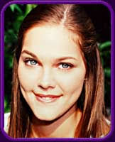 Kay Bennett (Deanna Wright)