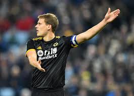 Die reds sahen sich zu beginn einer ballbesitzorientierten heimmannschaft. 90plus Leicester Ryan Bennett Kommt Aus Wolverhampton 90plus