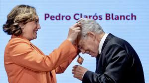Medalla de Honor de Barcelona para Pedro Clarós, el "cirujano de las  sonrisas"