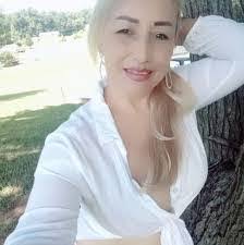 Martha Krug's Instagram, Twitter & Facebook