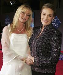 Julie Andrews And Karen Dotrice Played Jane Banks In Mary Poppins In Saved Mr Banks Premiere Julie Andrews Actresses Hollywood Costume