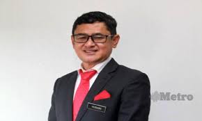 Ketua pengarah pelajaran, datuk dr amin senin, berkata amalan berkenaan bukan dasar pendidikan, namun dilakukan sekolah dalam usaha meningkatkan pencapaian akademik mengikut gred purata sekolah (gps), yang menjadi petunjuk prestasi utama (kpi) sebelum ini. Husaini Ketua Pengarah Pendidikan Tinggi Baharu