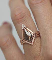 Grey Salt Pepper Diamond Ring With V Diamond Band Diamond Engagement Ring Set Natural Diamond Ring Grey Grey Diamond Ring Geometric Engagement Ring Diamond Engagement Ring Set
