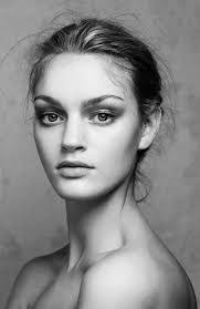 Laura Mabe's Instagram, Twitter & Facebook