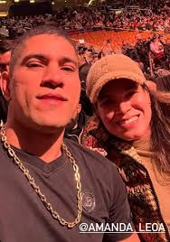 Between Que and Lawredo one of them is going home Sunday 🥺