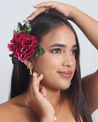 La mujer llanera es elegancia en cada paso, un ícono de fortaleza, esencia  y gracia”✨🤍🌸 Mi @anamarthaleonfotografia tras el lente📸❤️ #mujerllanera  #venezuela #elegancia #likesforlike #modelo #musicallanera #cantante  #instafashion