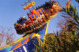 Mega struttura per arrampicarsi con enormi scivoli e vasche di palline. Fantasilandia Emol Com