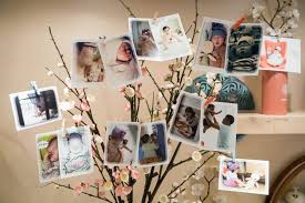 Bilderrahmen haben viele vorteile, aber es gibt natürlich ausgefallenere ideen, um bilder an die wand zu bringen. Die Schonsten Fotowand Ideen Fur Das Kinderzimmer Wandgestaltung Mal Anders Let S Be Crazy