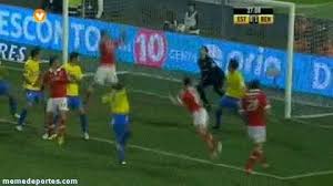 The best gifs are on giphy. Gif Golazo De Tacon De Nico Gaitan Para El Benfica