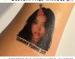 Tatuajes faciales personalizados para cumpleaños: divertidos regalos de  fiesta personalizados, tatuajes temporales con tu foto, decoraciones de  cumpleaños, regalo de 18.º cumpleaños