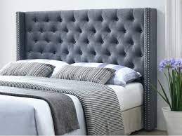 Optez pour l'une de nos têtes de lit de 160 cm et ajoutez du cachet à votre décoration grâce à du mobilier sobre, élégant et de qualité. Tete De Lit Massimo Capitonnee Cloutee 160 Cm Tissu Gris