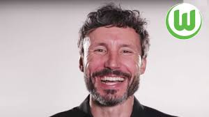 Der niederländer war seit ende 2019 vereinslos. Was Sind Deine Ziele Mit Den Wolfen Mark Van Bommel What S Up Youtube