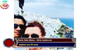 A actriz veste a pele de. Maria Joao Abreu Atriz Mostra Se Topless Aos 54 Anos Youtube