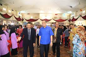 860 likes · 1 talking about this · 886 were here. Galeri Anugerah Perkhidmatan Cemerlang Category Program Kecemerlangan Pelajar Dan Penyerahan Bas Sekolah Oleh Ybm Di Smk Pekan 11 Kota Belud Sabah Pada 13 April 2018 Image Program Kecemerlangan Pelajar Dan