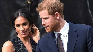 Βολές μέγκαν μαρκλ κατά μπάκιγχαμ: Prigkipas Xari Kai Megkan Markl Nyxta Kai Ypo Akra Mystikothta Adeiasan To Spiti Toys Sth Bretania