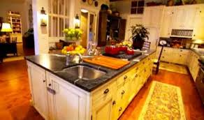 It S Paula Deen S House In Savannah Y All Country Kitchen Kitchen Design Classic Kitchens