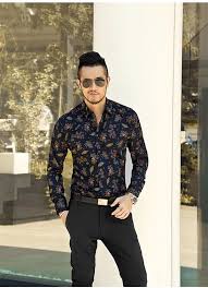 Glitzy jewelry can elevate something on the casual side, while sandals (versus glam stilettos) can tone down a fancier ensemble. 47 Stylish Semi Formal Outfit Ideas For Men In 2021 Fashion Hombre