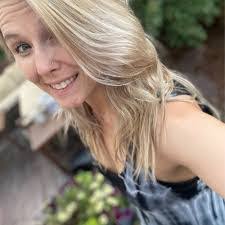 Kara Petersen's Instagram, Twitter & Facebook