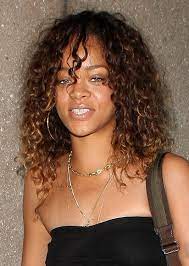 Rihanna Long Girly Natural Hairstyle For Women Under 30s Hairstyles Weekly Rihanna Hairstyles Long Hair Styles Womens Hairstyles