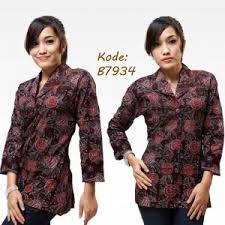 Menjelaskan model baju batik unik terkini, baju batik kerja, baju batik kantor, baju batik keluarga, baju batik seragam, busana batik modern, baju batik berikut adalah model pakaian batik wanita kantoran yang keren. Model Baju Batik Kantor Wanita Terbaru 2016 Zommi