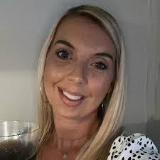 Marie Salmon's Instagram, Twitter & Facebook