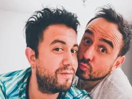 César Campos se une en matrimonio con Diego Barrios, su pareja, y anuncia  que inició proceso para adoptar