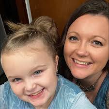 Recommendations please!! I need something like this for May 4th for a 1st  Birthday party ! Just like a little smash cake in the middle and then  cupcakes for the ray of