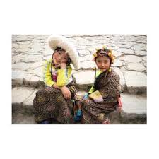 Girls in Traditional Tibetan Clothing ...