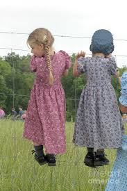 Amish Girls Having Fun Nope More Likely Mennonite Printed Dresses Prayer Cap And Braids Amish Dress Mennonite Girl Plain People
