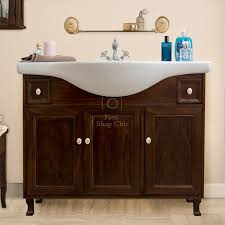 Pratiche e ricercate in tutte le componenti. Arredo Bagno Arte Povera Base In Legno Con Lavabo In Ceramica Le Chic Arredamenti