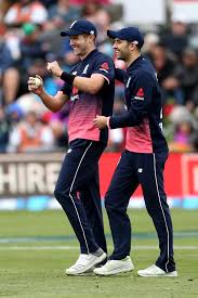 Colin de grandhomme denied on hampshire debut as tom banton returns to form. Chris Woakes Dominic Sibley Shaheen Afridi Chris Woakes Photos Zimbio