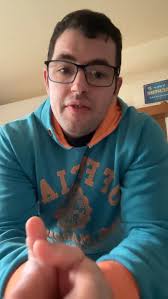 Ancien trafiquant de stupéfiant, Steven a désormais opté pour la  contrefaçon. Une activité qui lui rapporte gros, mais qui est totalement  illégale... « Saumon et contrefaçon : enquête sur la face cachée