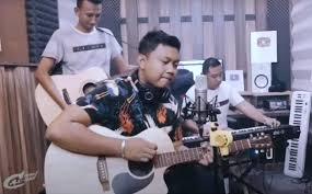 Denny caknan menceritakan inspirasi lagu kertonyono medot janji dan kehidupannya. Lirik Lagu Kangen Mulih Denny Caknan