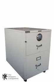 Regarder des films en streaming complet sur votre smart tv, console de jeu, pc, mac, smartphone, tablette et bien plus. Shaw Walker Insulated Steel Fireproof Two Drawer Deep File Cabinet Safe Working The Designers Consignment