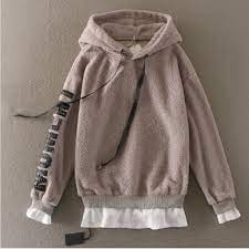 بلوفرات بنات شتوية بقبعة عريضة خلفية هودي بلوفرات سادة بأكمام طويلة ميزت بكتابة من الجلد الأسود البلوفرات متوفرة بأ fashion sweaters hijab fashion