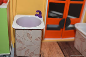 Playmobil waschtisch und toilette basteln, heißt das heutige bastelvideo für deine playmobilsammlung von der familie. Diy Wir Basteln Ein Playmobil Badezimmer 3 Fach Jungsmami