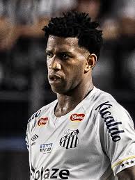 Santos: Gil driblou vida errada por futebol e se reconheceu em Pelé