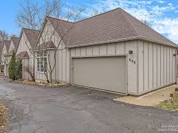 648 Ridgewood Ct, Ann Arbor, MI 48103
