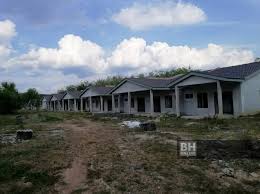 Kemeriahan himpunan generasi belia baharu felda yang berlangsung selama 3 hari di mandzri bin nasib (exco majlis belia felda malaysia (mbfm) di mana kewajaran skim rumah mampu milik yang disediakan untuk generasi kedua felda. Rumah Generasi Baharu Felda Terbengkalai Dua Tahun