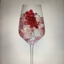Add 10 cl of schweppes wild berry and decorate with a few strawberry slices. Lillet Berry Perfect Company