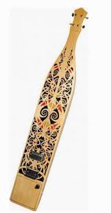 Alat musik mandolin tergolong alat musik yang sanggup dimainkan dengan cara memetiknya sama ibarat gitar. Alat Musik Harmonis Pengertian Fungsi Jenis Contoh Dan Gambar Dosenpintar Com