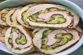 La cottura al forno rende la pietanza. Rolle Di Tacchino Farcito Con Zucchine La Ricetta Del Secondo Piatto